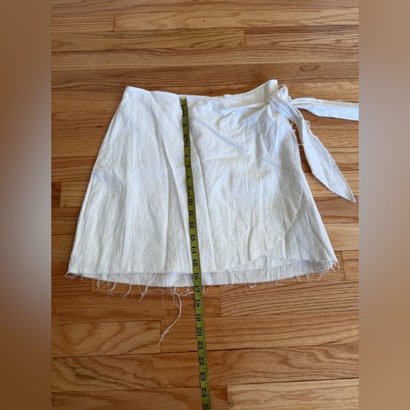 Show Me Your MuMu Iva Wrap Skirt in White Linen Blend L - Picture 6 of 10